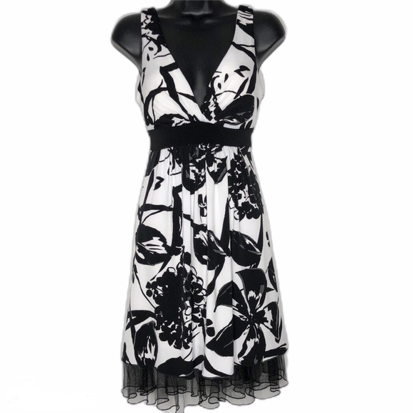 Speechless Dresses & Skirts - SPEECHLESS fit and flare surplice dress | M